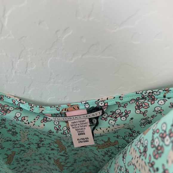 VS Floral Tiger Print Cat Sleep Lounge Pajama Blouse Artsy Classy Chic Tank Top - Picture 2 of 6